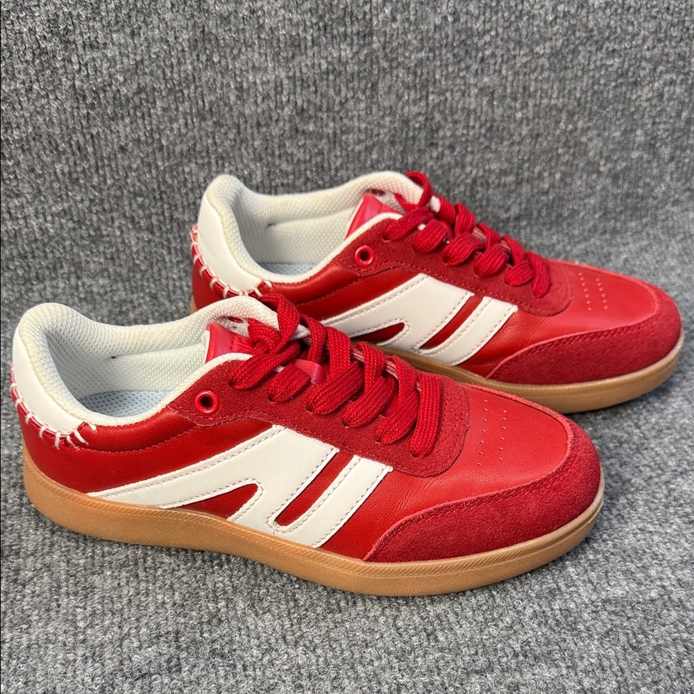 Lucky Step Red Low-Top Walking Sneakers with White Accents 6.5 EU36.5